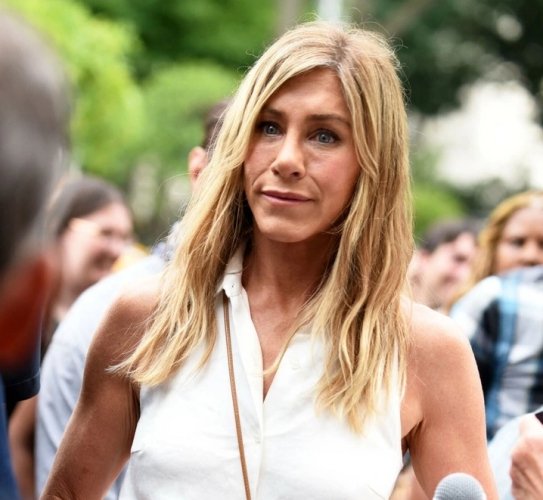 Jennifer Aniston Stuns at 56: See Her Dramatic Change After Removing Fillers