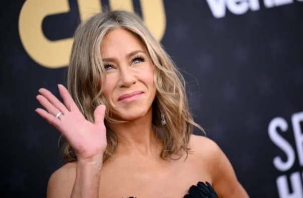 Jennifer Aniston Stuns at 56: See Her Dramatic Change After Removing Fillers